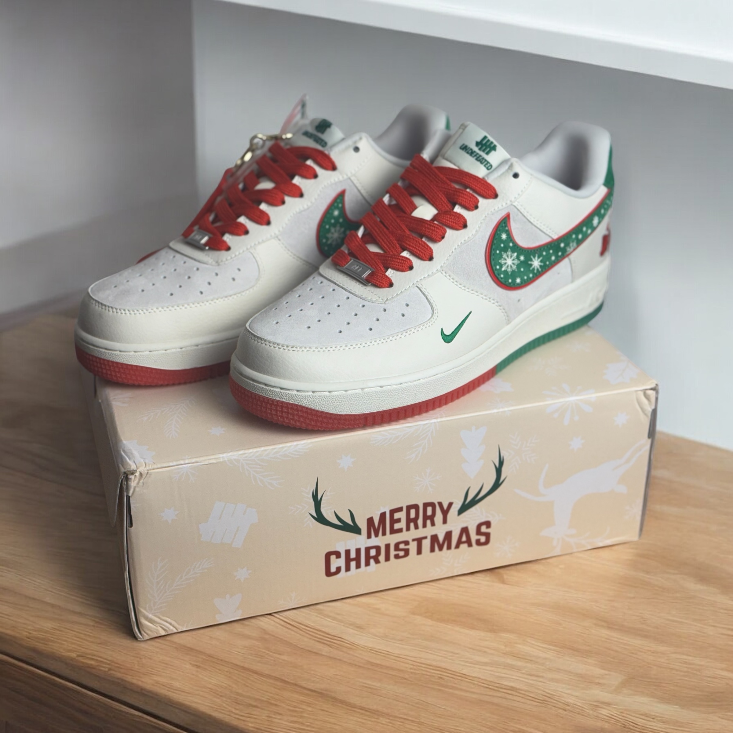 NIKE Air Force 1 X Undefeated Christmas